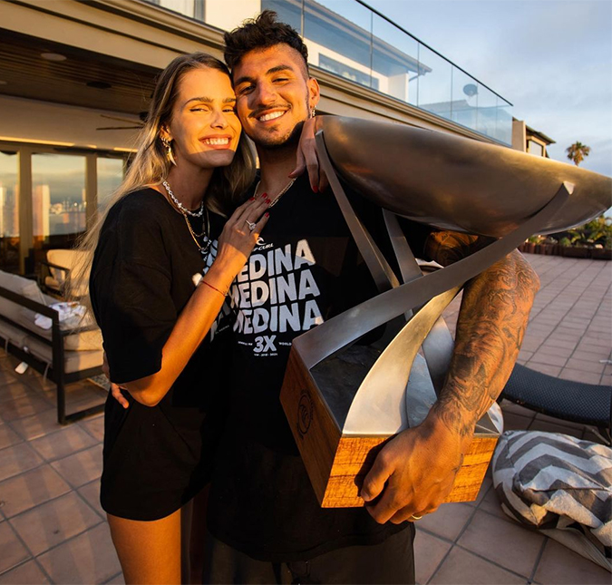 Gabriel Medina fala da importância de Yasmin Brunet em tricampeonato e volta a citar vacinação: <I>- Estou disposto a melhorar</I>