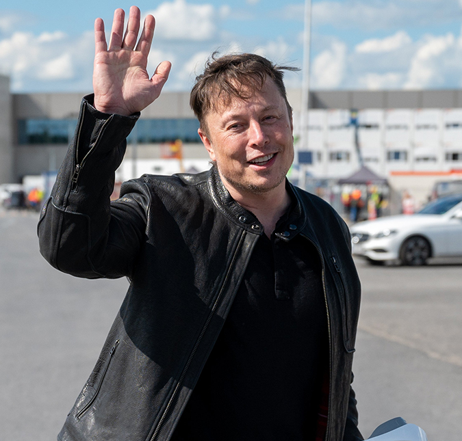 Elon Musk vende última de suas 13 mansões por 198 milhões de reais