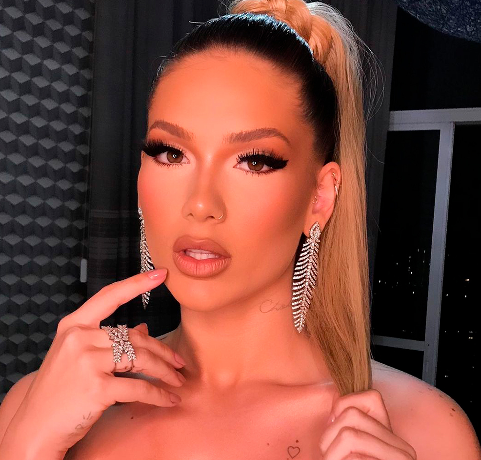 Virginia Fonseca ostenta sandália de 17 mil reais em evento e faz maquiagem inspirada na Anitta; saiba mais!