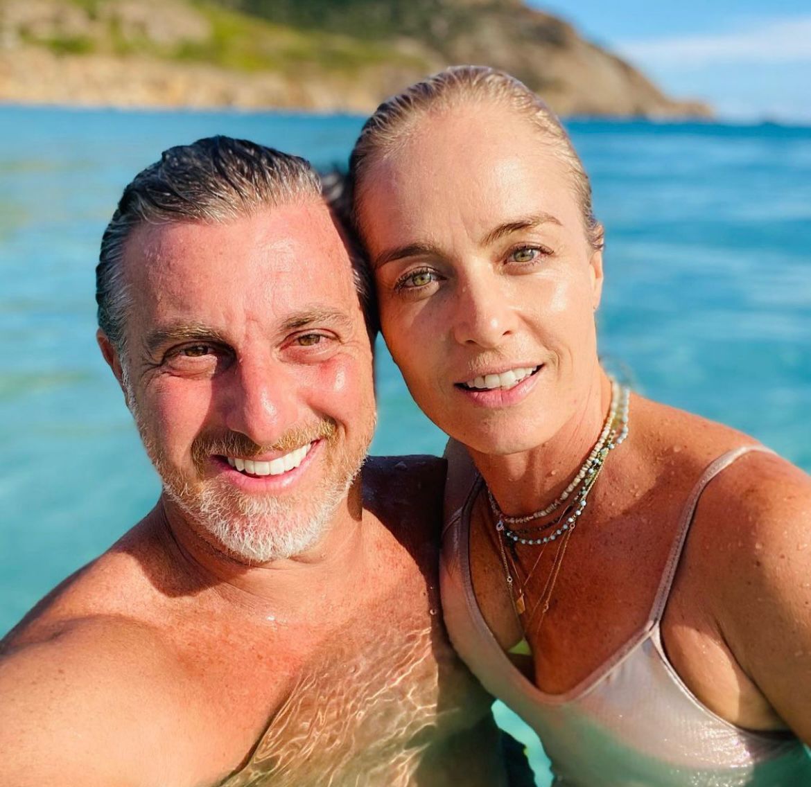Angélica revela ataques a Luciano Huck após dizer que usa vibrador