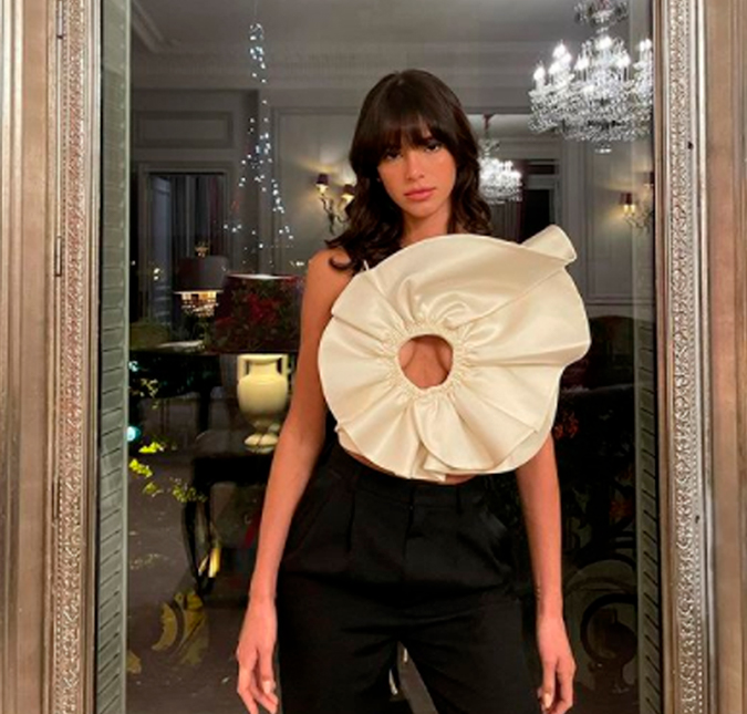 Bruna Marquezine escolhe <i>look</i> ousado para jantar em Paris