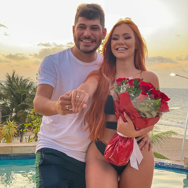 Ela disse sim! Mirela Janis anuncia noivado com Yugnir Ângelo e mostra alianças, confira!