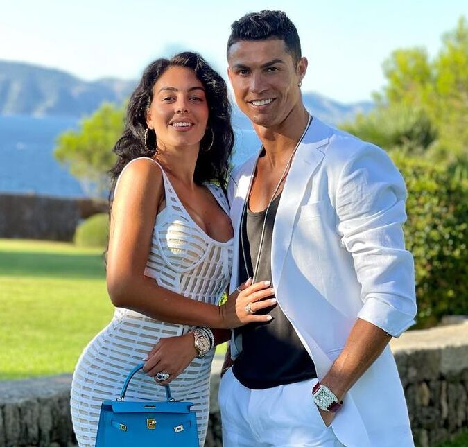 Namorada de Cristiano Ronaldo admite vontade de ser pedida em casamento: <i>Não depende de mim</i>