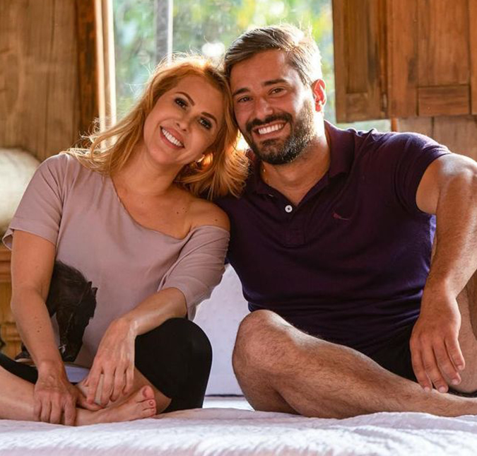 Modelo bota ponto final em rumores de <i>affair</i> com Joelma ao posar com a namorada, veja!