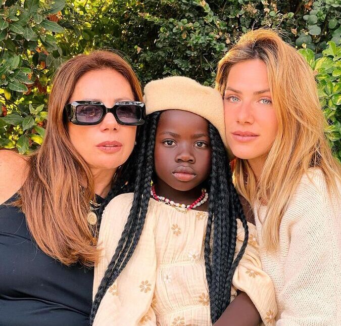 Giovanna Ewbank posa ao lado da mãe e de Titi: <i>Três gerações</i>