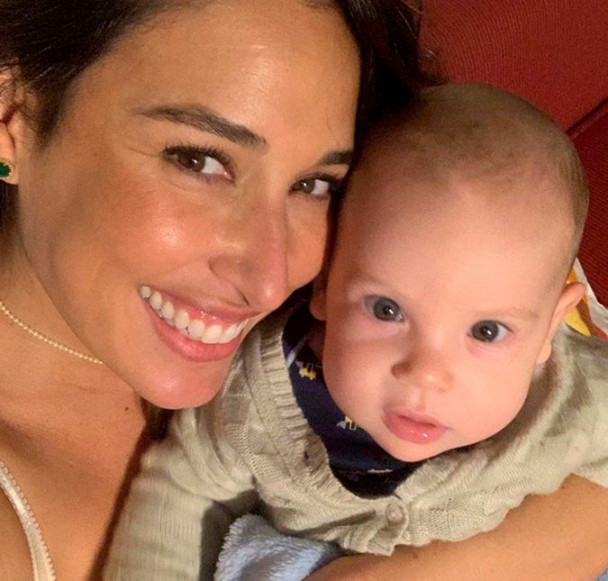 Giselle Itié deu à luz Pedro Luna, no dia 2 de março de 2020, e desde então vem encantando a web com várias fotos fofas do primeiro filho, fruto do relacionamento da atriz com Guilherme Winter. Neste clique, os dois aparecem agarradinhos e esbanjando fofura! Na legenda, ela escreveu: Um ano depois e é um outro bebê. como crescem. na real, como crescemos. Do jeito que o tempo avança, eu já estou com saudades do Pepê de hoje. Juro mesmo. cansa um tantão mas é mágico todo esse mundo de descobertas. amo estar presente em cada novo olhar. Te Amo Gordis. você definitivamente me faz uma pessoa melhor. Pessoa não. zumbi, né. Mas futuramente conversaremos sobre. No dia do aniversário de Giselle, veja mais momentos da atriz como mamãe coruja!