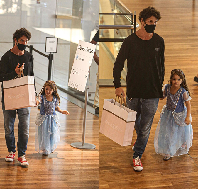 Filha de José Loreto e Débora Nascimento passeia em <i>shopping</i> vestida de princesa