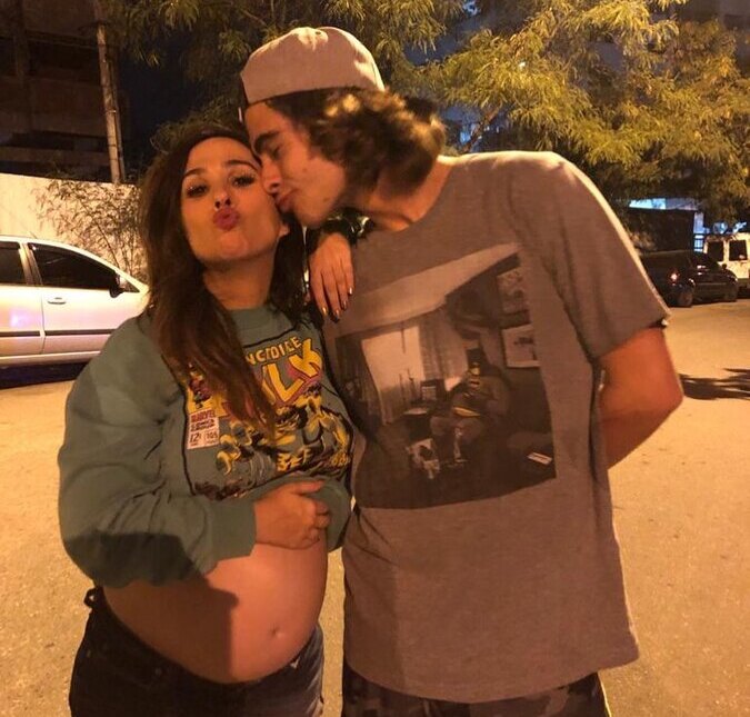 Tatá Werneck esquece aniversário de casamento com Rafael Vitti e relembra: <i>Casei no sofá com a roupa do corpo</i>
