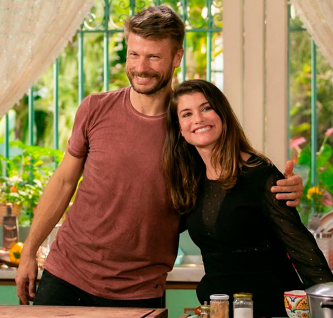 Rodrigo Hilbert e Alinne Moraes participam do <i>É de Casa</i> e agitam a <i>web: Até vale a pena acordar num sábado cedo</i>