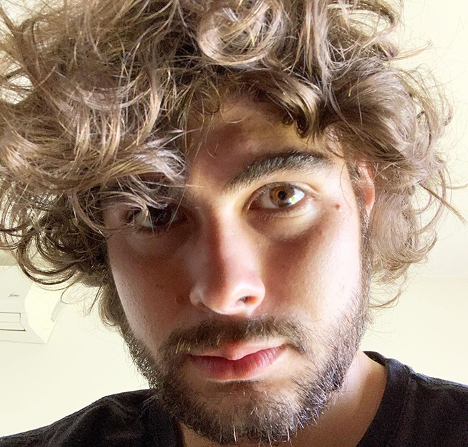 Rafael Vitti posta foto sensual e Tatá Werneck comenta: <i>Tá aparecendo seu s**o</i>