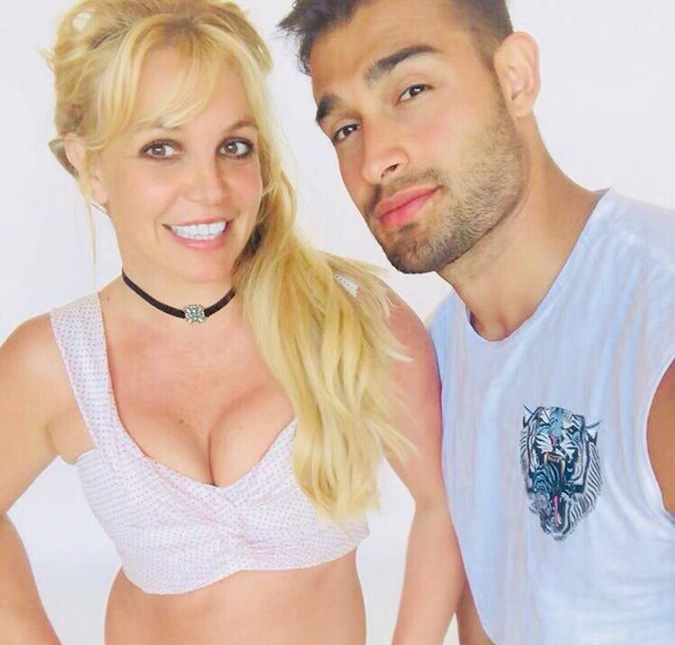 Noivo de Britney Spears tem boa relação com os filhos da cantora, diz <i>site</i>