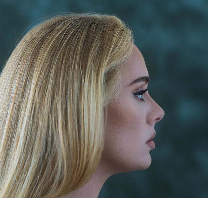 Adele brinca sobre seu álbum ser lançado junto com o de Ed Sheeran: -<i>Ele é quem deveria estar em pânico</i>