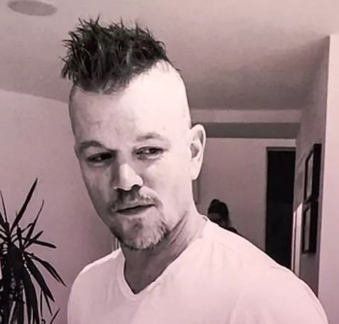 Matt Damon exibe cabelo cortado pelas filhas: <i>Basicamente o projeto artístico delas</i>