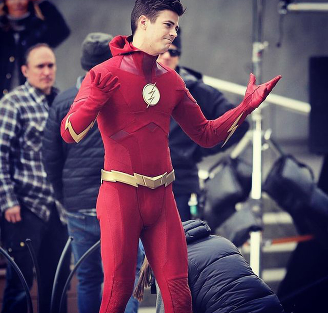 Personagem de Grant Gustin em <i>The Flash</i> aparece com novo traje; confira!