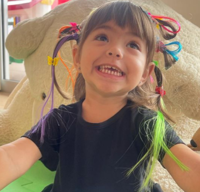 Sabrina Sato mostra penteado maluco de Zoe e fãs elogiam, veja!
