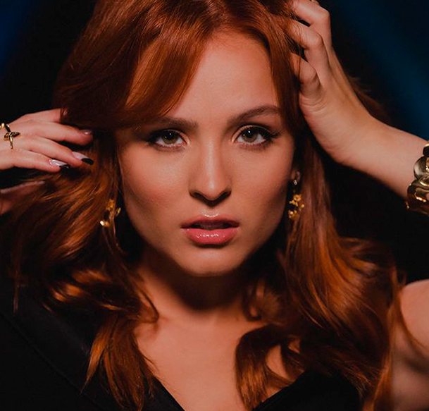 Larissa Manoela dá <i>spoiler</i> da nova música e mostra coreografia animada