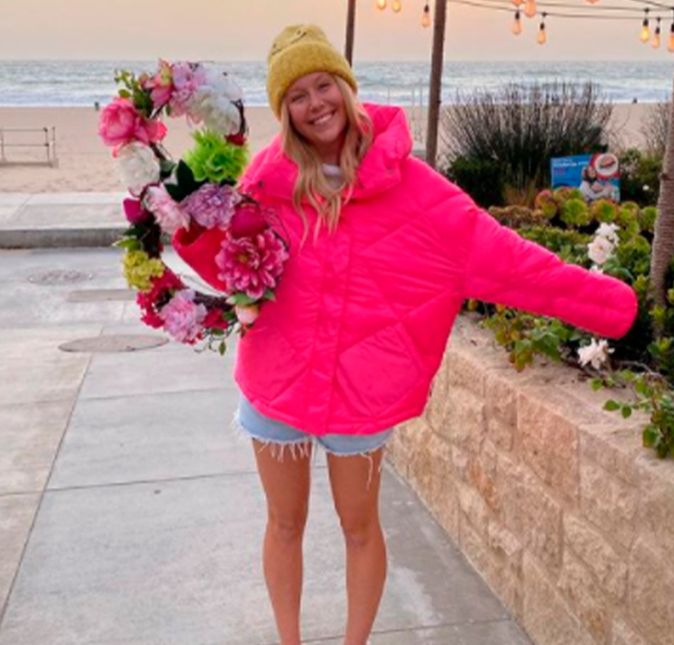 A atriz Miranda McKeon, da série Anne With an E, também foi diagnosticada com a doença. Após oito sessões de quimioterapia, a atriz usou o Instagram para informar os fãs que concluiu o tratamento em outubro de 2021: Estou escrevendo isso às cinco da manhã porque estou muito animada com o meu último tratamento! Isso é quase melhor do que a manhã de Natal! Oito sessões de quimioterapia. A atriz Miranda McKeon, da série Anne With an E, também foi diagnosticada com a doença. Após oito sessões de quimioterapia, a atriz usou o Instagram para informar os fãs que concluiu o tratamento em outubro de 2021: Estou escrevendo isso às cinco da manhã porque estou muito animada com o meu último tratamento! Isso é quase melhor do que a manhã de Natal! Oito sessões de quimioterapia.