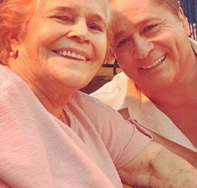 Leonardo parabeniza a mãe nas redes sociais e fãs ficam chocados com semelhança entre eles