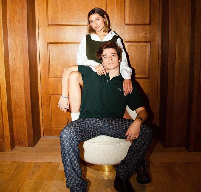 João Figueiredo e Sasha aproveitaram muito a viagem que fizeram para Paris, na França. O cantor publicou uma foto ao lado da esposa tirada ainda quando estavam na cidade luz, na qual ele aparece com uma camisa da marca Lacoste que chega a custar cerca de 400 reais, e uma calça da Gucci, avaliada em cerca de nove mil reais! As marcas das roupas da Sasha não foram divulgadas, mas o look combinando dos dois ficou incrível, né? João Figueiredo e Sasha aproveitaram muito a viagem que fizeram para Paris, na França. O cantor publicou uma foto ao lado da esposa tirada ainda quando estavam na cidade luz, na qual ele aparece com uma camisa da marca Lacoste que chega a custar cerca de 400 reais, e uma calça da Gucci, avaliada em cerca de nove mil reais! As marcas das roupas da Sasha não foram divulgadas, mas o look combinando dos dois ficou incrível, né?