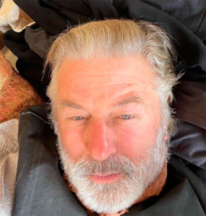 Alec Baldwin dispara arma em <i>set</i> de filmagem de <i>Rust</i> e mata diretora de fotografia