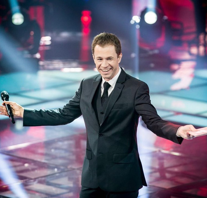 Tiago Leifert faz participação surpresa em <i>live</i> do <i>The Voice Brasil</i> e promete: <i>Se der certo, vou na final</i>