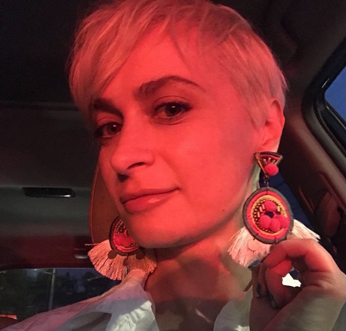 Halyna será honrada com uma bolsa de estudos em seu nome no American Film Institute, segundo o Insider. A bolsa será destinada a ajudar mulheres a construir carreiras sustentáveis na indústria do cinema, e terá um significado especial já que a diretora foi aluna do instituto.