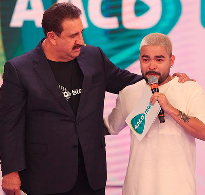 Yudi Tamashiro lembra morte do pai e chora no palco do <I>Teleton 2021</i>: <I>Foi um baque</i>