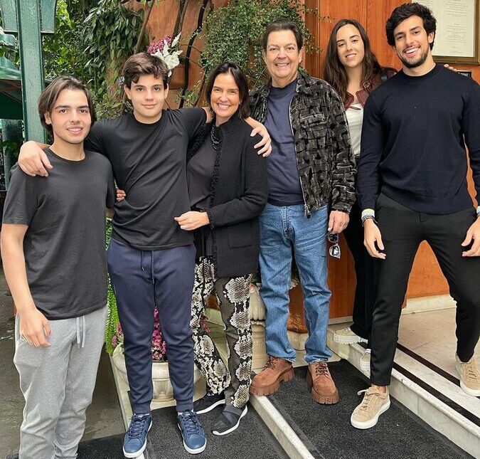 Faustão aparece em foto rara ao lado da família; confira!