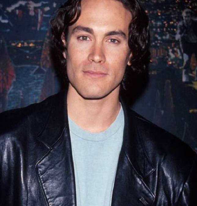 Noiva de Brandon Lee, Eliza Hutton fala pela primeira vez sobre a morte do ator em <i>set</i> de filmagem