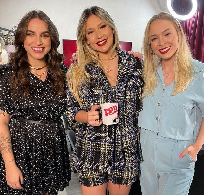 Tata Estanieck e Bruna Unzueta, do <i>PodDelas</i>, finalizam programa às pressas por conta do <i>podcast</i> de Virgínia Fonseca; entenda!