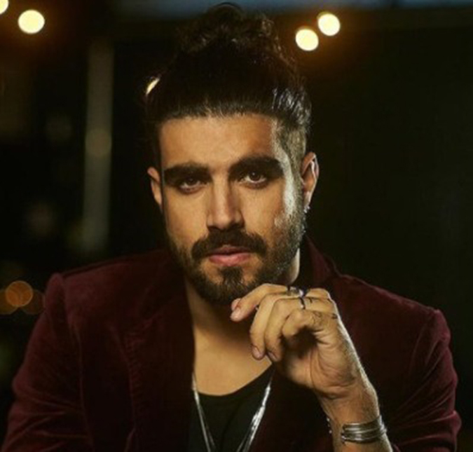 Após fala polêmica sobre pagamento de conta em encontro, Caio Castro se posiciona: <i>Não conseguir compreender uma fala, demonstra a presença de um erro</i>