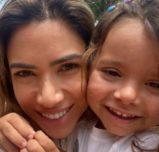 Dá uma olhada que fofura essa imagem de Jane ao lado de Patrícia. Lindonas! Dá uma olhada que fofura essa imagem de Jane ao lado de Patrícia. Lindonas!