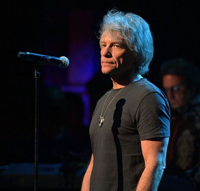 Jon Bon Jovi testa positivo para Covid-19 minutos antes de <i>show</i> nos Estados Unidos