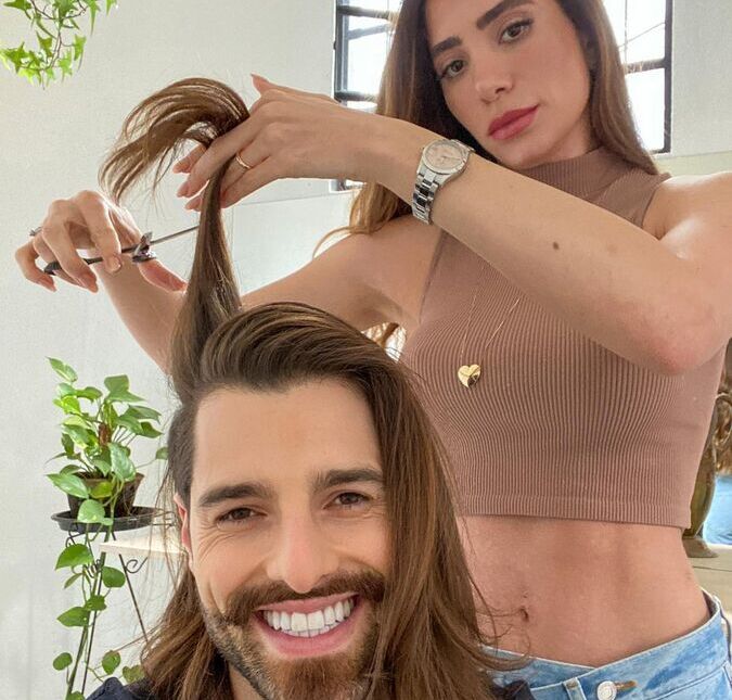 Novo visual? Alok mostra Romana Novais prestes a cortar seu cabelo