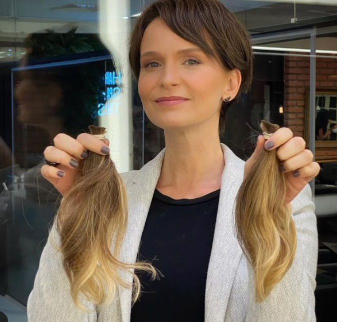 Fernanda Rodrigues doa cabelo para crianças em tratamento de câncer