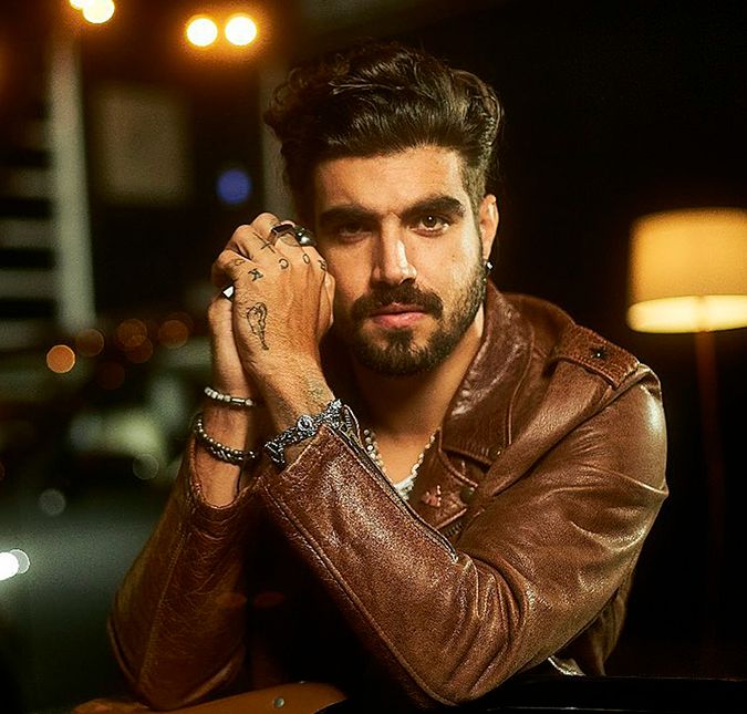 Caio Castro reclama da obrigação de homens terem que pagar a conta do encontro: Me incomoda a sensação de ter que sustentar O ator acredita que as despesas devem ser divididas