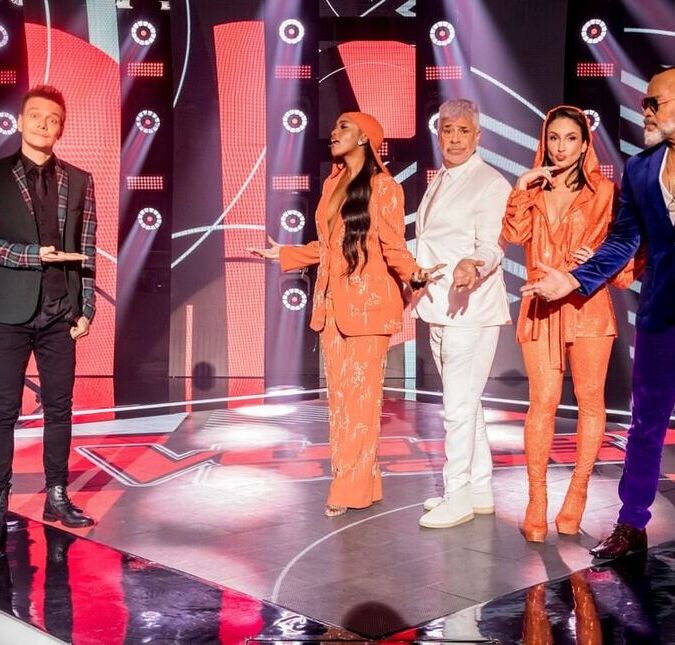 Disputa entre técnicos, surpresas e despedidas. Confira o que rolou na primeira noite de Tira-teima no <i>The Voice Brasil</i>!