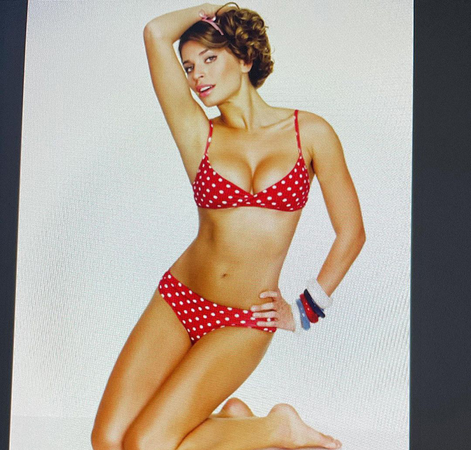 Grazi Massafera posta foto como <i>pin-up</i> e brinca sobre pose feita: <i>Avaliando a axila</i>