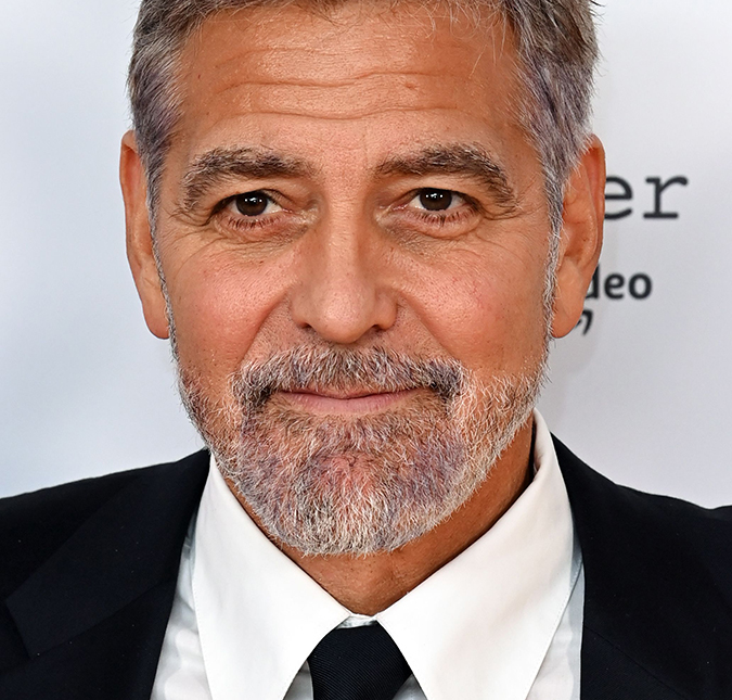 George Clooney afirma que tragédia envolvendo Alec Baldwin em <I>set</i> foi resultado de <I>erros estúpidos</i>