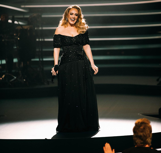 Adele faz <I>show</i>, empolga famosos e é surpreendida por sua antiga professora; entenda!