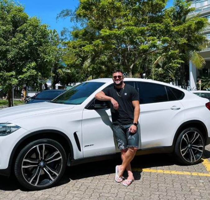 Ex-BBB Arthur Picoli compra carro de 445 mil reais e rebate críticas: <i>Nunca fui filhinho de papai</i>