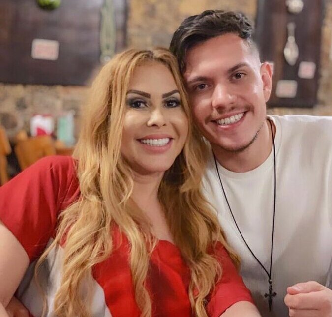 Após reconciliação, Joelma manda recado carinhoso para filho: <i>Eu te amo muitão</i>