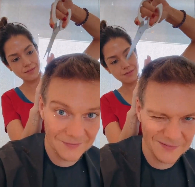 Michel Teló aparece recebendo um novo corte de cabelo feito por Thais Fersoza