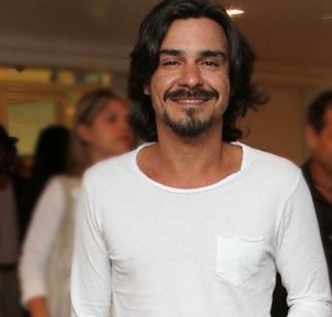 O artista passou uma noite na prisão e agora está usando tornozeleira eletrônica