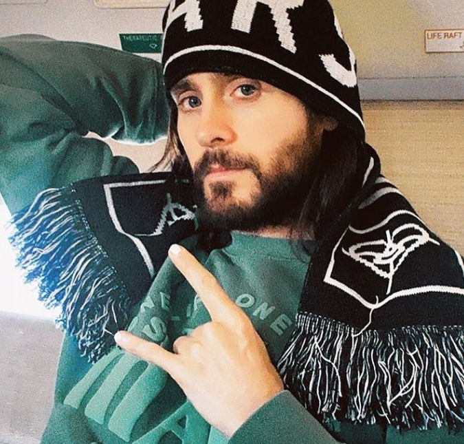 Jared Leto revela que adora fazer refeições sem roupa: <I>Faço isso frequentemente!</i>