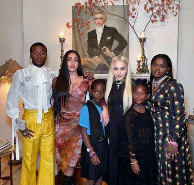 Madonna celebra Dia de Ação de Graças com os filhos e compartilha clique da família no <i>Instagram</i>!