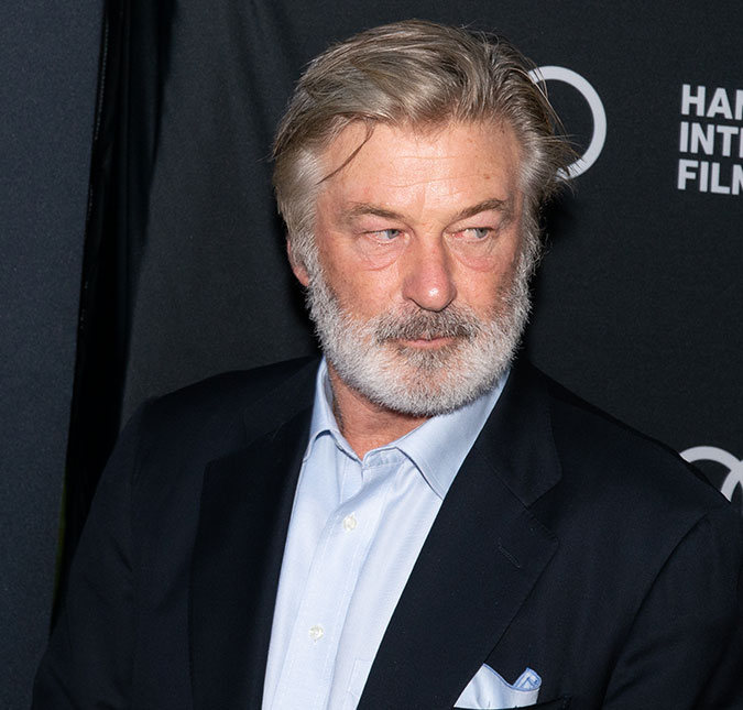 Alec Baldwin terá que entregar celular para polícia após morte de Halyna Hutchins