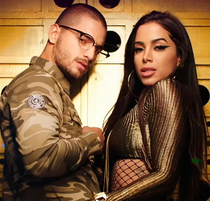 Anitta, inclusive, entregou uma quedinha master pelos colombianos. Lá [em Miami], em cada esquina, você tem um mal súbito. Sei quem é colombiano só de estar no mesmo ambiente, disse no PodCats. Vale lembrar que, no passado, a intérprete de Girl From Rio já teve seu nome ligado com alguns bofes latinos, como Maluma, quando estrelaram o clipe de Sim ou Não em 2016. De acordo com o Extra, a cantora chegou até a admitir que ele é muito bom de cama. Ui!