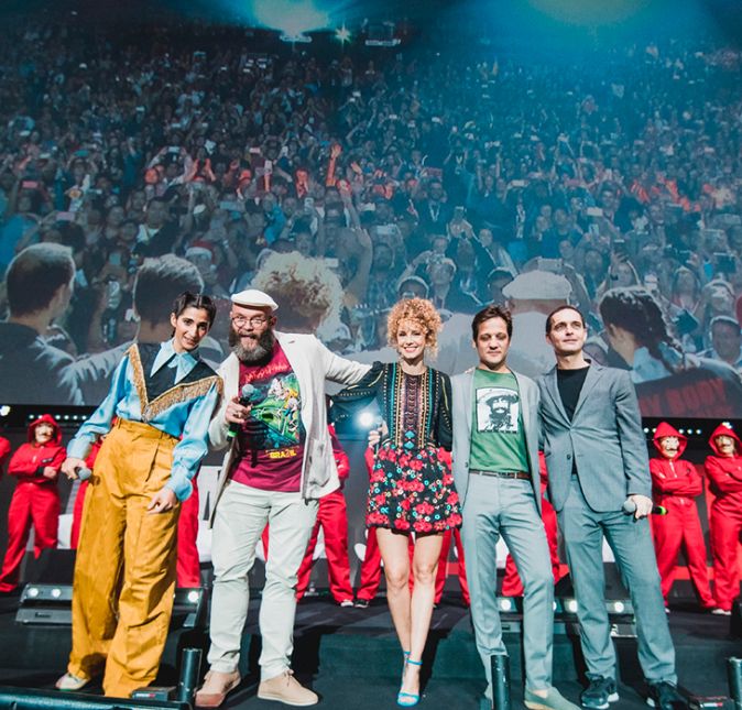 Mistérios e mais mistérios envolvem o painel da Netflix, que vai acontecer no sábado, dia 4. O estúdio revelou apenas uma parte do que vem por aí e prometeu guardar a sete chaves o resto da programação. Mas, uma coisa o ESTRELANDO já adianta: coloquem Bella Ciao para tocar pois a plataforma de streaming trará conteúdos de La Casa de Papel, que encerra sua última parte neste mês. Será que teremos spoilers do spin-off de Berlim? Contará também com a participação do diretor Adam McKay que comanda o filme Não Olhe para Cima, longa estrelado por Jennifer Lawrence e Leonardo DiCaprio. E, para quem gosta de anime, algumas novidades sobre JoJo’s Bizarre Adventure STONE OCEAN. Mistérios e mais mistérios envolvem o painel da Netflix, que vai acontecer no sábado, dia 4. O estúdio revelou apenas uma parte do que vem por aí e prometeu guardar a sete chaves o resto da programação. Mas, uma coisa o ESTRELANDO já adianta: coloquem Bella Ciao para tocar pois a plataforma de streaming trará conteúdos de La Casa de Papel, que encerra sua última parte neste mês. Será que teremos spoilers do spin-off de Berlim? Contará também com a participação do diretor Adam McKay que comanda o filme Não Olhe para Cima, longa estrelado por Jennifer Lawrence e Leonardo DiCaprio. E, para quem gosta de anime, algumas novidades sobre JoJo’s Bizarre Adventure STONE OCEAN.