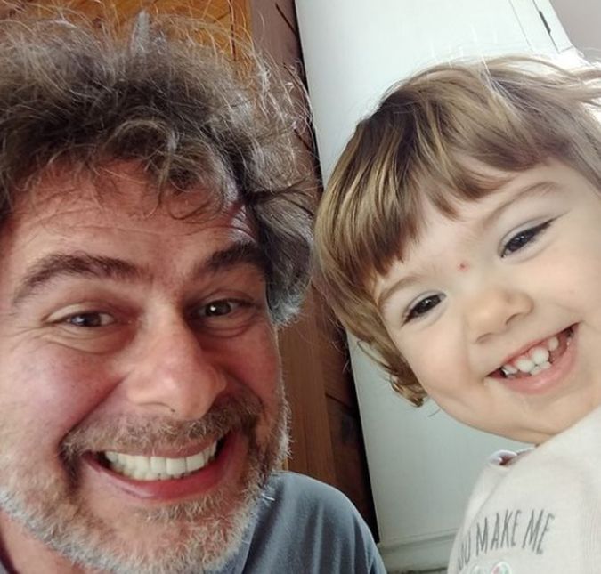João Vitti encanta a web ao publicar vídeo de Clara Maria fazendo pão A neta do ator é filha de Rafael Vitti e Tatá Werneck